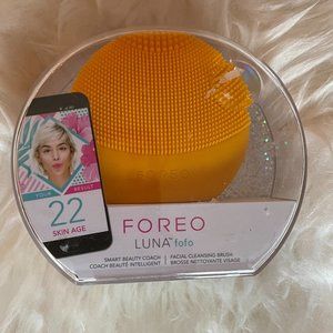 New, Sealed FOREO LUNA fofo in Sunflower Yellow
